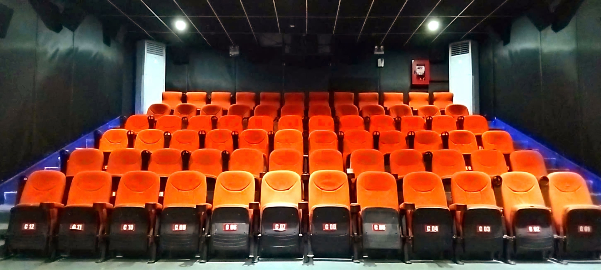 Không gian bên ngoài rạp chiếu phim Baria Cinema