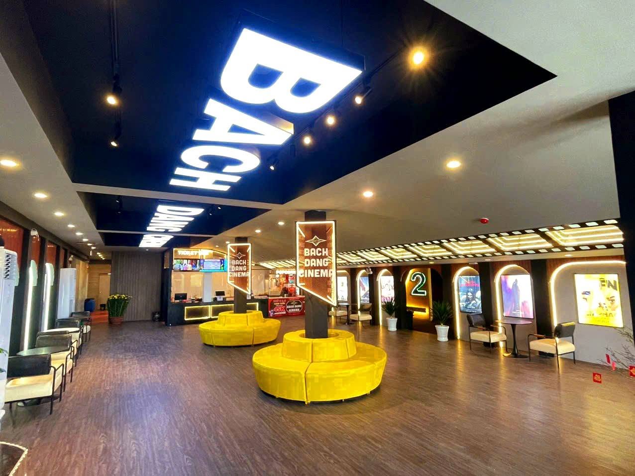 Không gian sảnh chờ tại Bạch Đằng Cinema